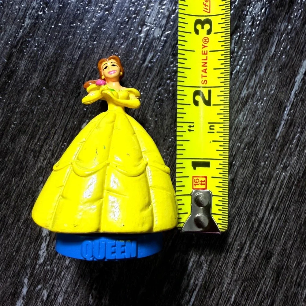 Disney Belle Figurine Girls OS Yellow Beauty and the Beast Queen Base 2004 Toy